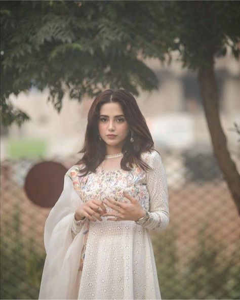 Aima Baig, Bridal Eye Makeup, Deepika Padukone Style, Indian Dresses Traditional, Trendy Dress Outfits, Simple Pakistani Dresses, Fashion Attire, Kurta Designs