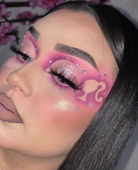 #makeup #barbie Makeup Ideas Barbie, Barbie Theme Makeup, Barbie Makeup Inspiration, Halloween Barbie Makeup, Barbie Themed Makeup, Kid Makeup Looks, Barbie Hair Inspiration, Barbie Makeup Halloween, Barbie Inspo Makeup