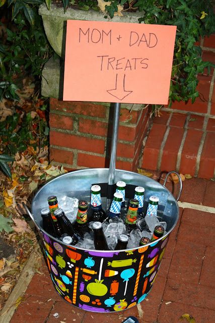 Halloween Night Crush At School, Adult Halloween Party, Fall Halloween Decor, Trick Or Treating, Halloween 2020, Holiday Humor, Beautiful Evening, Halloween Trick Or Treat, A Football