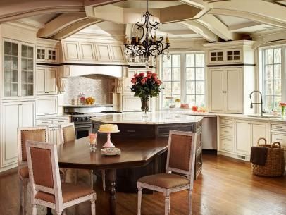 Kitchen Classic Cabinets Octagon Kitchen, Classic Kitchen Cabinets, Transitional Kitchens, Classic Cabinets, Kitchen Cabinet Trends, Kitchen Beautiful, Beautiful Kitchen Cabinets, Classic Kitchen Design, Small Kitchen Tables