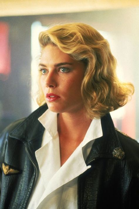 Pictures & Photos of Kelly McGillis Kelly Mcgillis, Actress Hairstyles, Olivia De Havilland, Val Kilmer, Uss Enterprise, Actrices Hollywood, Tom Cruise, Black Jacket, Hunger Games