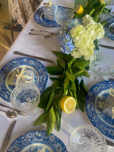 European Summer Theme Party, Italy Party Aesthetic, Medditeranean Aesthetic, Blue Dinner Party, Dinner Party Place Settings, Hosting Era, Greek Dinner Party, Italian Cottage, Italy Party