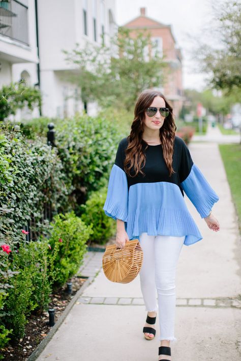 Houston blogger styles an outfit for spring: white true religion jeans, sole society wedges, a blue and black colorblocked chicwish top with a cult gaia handbag. Tunic Tops With Jeans Stylists, Tunic Tops With Jeans, New Mom Outfits, Flowy Tunic Tops, Mom Uniform, True Religion Jeans, Lone Star, Mom Outfits, New Moms