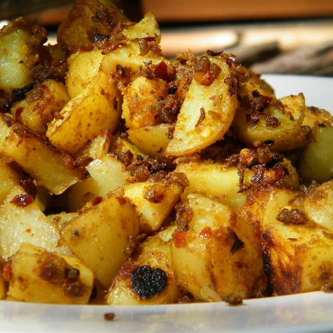 Bengaladumpa Vepudu (Potato Stir-Fry) Quick Breakfast Potatoes, Oven Breakfast Potatoes, Potato Recipes Crockpot, Breakfast Potatoes Skillet, Potatoes Skillet, Potato Breakfast Recipes, Au Gratin Potatoes, Curry Recipes Vegetarian, Gratin Potatoes