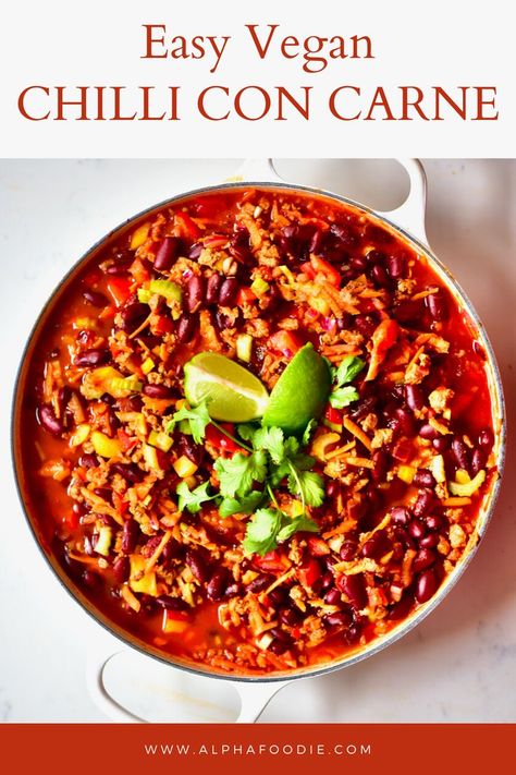 Easy Vegan Chilli, Vegetarian Chilli Con Carne, Vegan Chilli Con Carne, Vegan Chilli Recipe, Veggie Meal Plan, Chilli Sin Carne, Easy Vegetarian Chili Recipe, Best Vegetarian Chili, Easy Vegan Chili