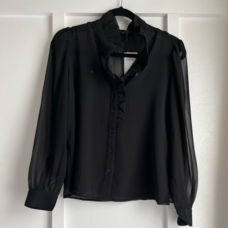 Sheer Button Up Blouse With An Attached Camisole. Ruffle Collar And Placate. Ruffle Collar Blouse, Mock Neck Shirt, Collared Blouse, High Neck Blouse, Printed Sleeveless Blouse, Fitted Blouses, Pleated Blouse, Banana Republic Factory, Button Up Blouse