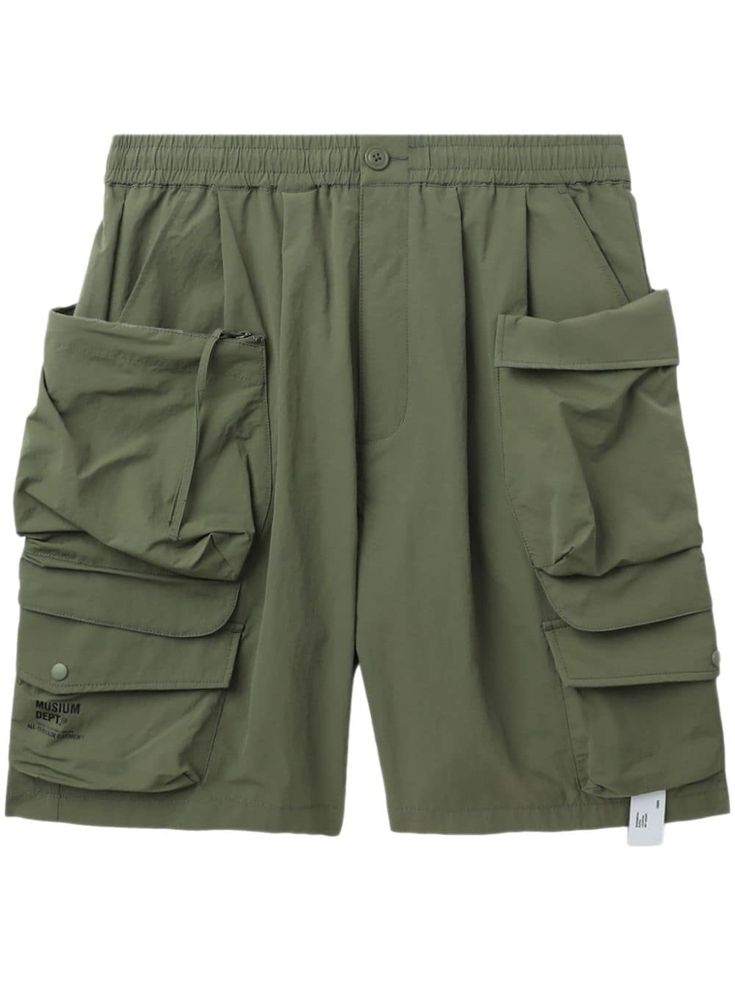 olive green appliqué logo elasticated waistband concealed fly and button fastening multiple cargo pockets rear welt pocket knee-length Denim Cargo, Cargo Short, Cargo Pocket, Fit Inspo, Fitness Inspo, Welt Pocket, Cargo Shorts, Short Outfits, Olive Green