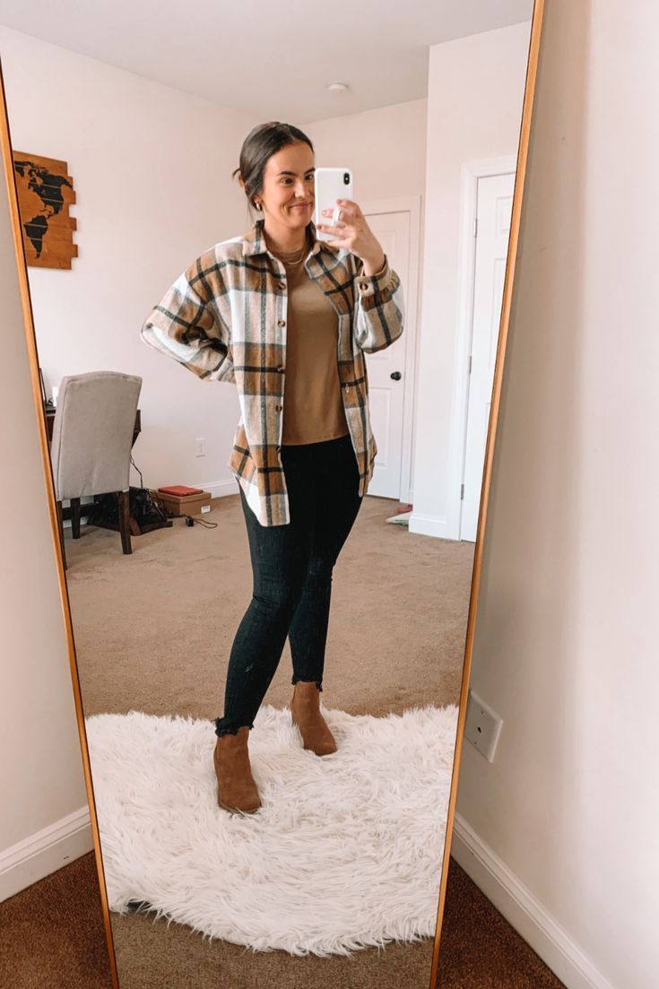 neutral flannel styled for work Flannel Shirt Work Outfit, Teacher Flannel Outfit, Flannel Work Outfit Business Casual, Business Casual Flannel Outfit, Cream Flannel Outfit, Fall Casual Work Outfits, Fall Flannel Outfits, Brown Flannel Outfit, White Flannel Outfit