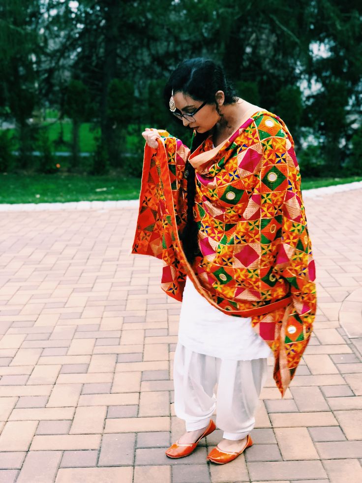 Phulkari #punjabisuit #punjabi #phulkari #indian #sikh Panjabi Suit, Healthy Homemade Recipes, Healthy Homemade, Punjabi Suits, Indian Outfits, Homemade Recipes, Fashion Illustration, Long Sleeve Blouse, Couture