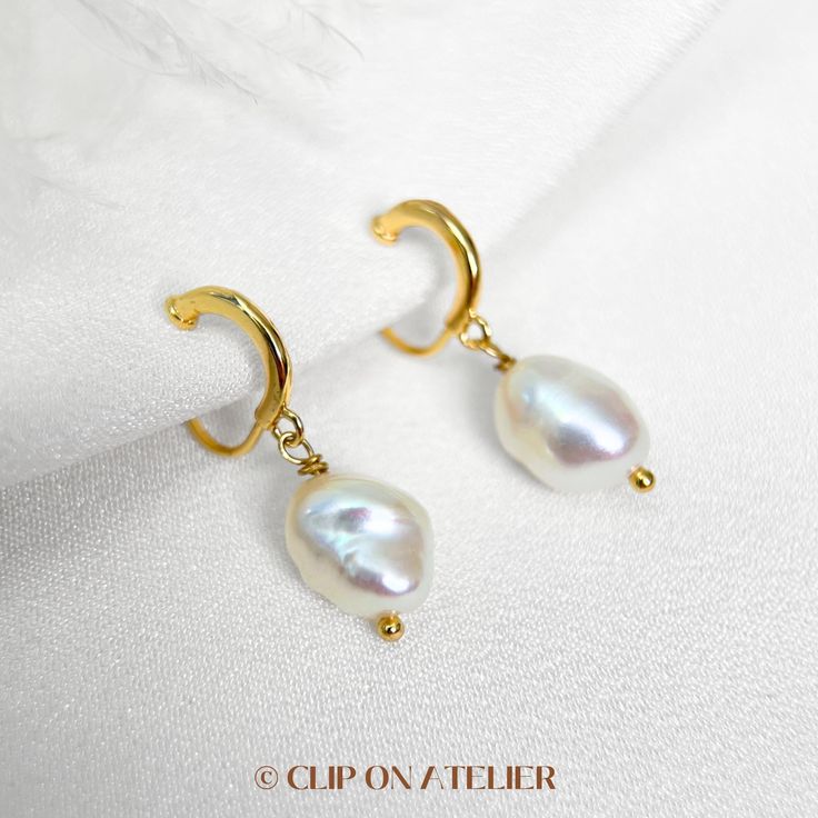 * Style: Minimalist, Classy, Elegant * Material: Gold-plated brass, Freshwater Baroque Pearls (natural pearl, each is unique) * Dimension:  Approximate overall length: 2.2 cm-2.8 cm.  * Please note that the size and shape of the pearls vary from pair to pair. *  * ❀ *  * ♥ ♥ How to wear coil pad clip-on earrings?  All you have to do is slip the clip-on onto your earlobe, press the coil pad and it will stay. ❗️❗️For wearing tips, please go to the "About" section, we've filmed a video for how to w Elegant Gold Pearl Huggie Earrings, Wedding Gold Plated Hoop Earrings With Pearl Drop, Elegant Brass Dangle Huggie Earrings, Gold Teardrop Huggie Earrings For Wedding, Gold Hoop Bridal Earrings With Pearl Drop, Gold Hoop Pearl Earrings For Wedding, Pear-shaped Wedding Hoop Earrings, Gold Plated Hoop Earrings With Ear Wire For Wedding, Gold Plated Hoop Earrings With Pearl Charm For Wedding