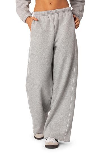 Feel the comfort of these relaxed-fit sweatpants cut from a supersoft cotton blend. Pull-on style Elastic waist 50% cotton, 50% polyester Machine wash, dry flat Imported Fall Sweatpants, Low Waist Pants, Gray Sweatpants, Wide Leg Sweatpants, Sports Trousers, Foto Ideas Instagram, White Trim, Fall Outfits Women