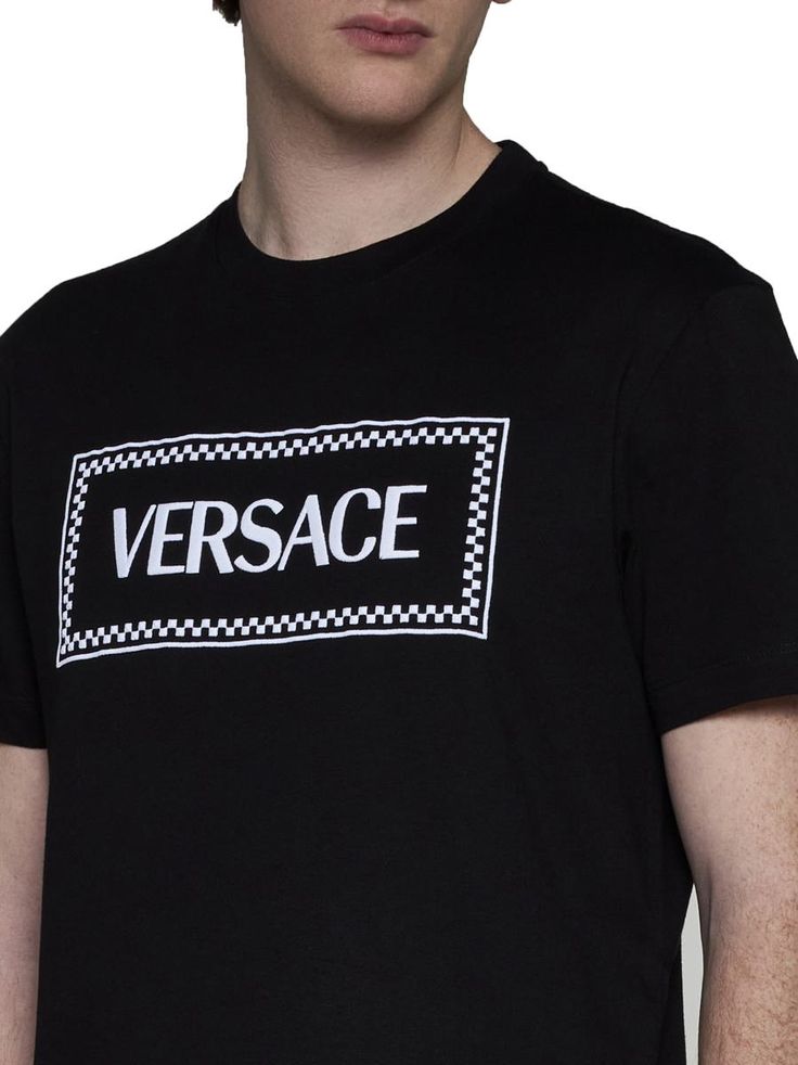 Size Type: InternationalGender: MenMaterial: NATURAL (VEG)->COTTON100 %Color: BlackMade in: TNProduct ID: 10116941A085841B000*Import tax/duty will be calculated at checkout (If applicable) Versace T Shirt, Versace Collection, Italian Fashion Designers, Top Designer Brands, Versace Men, High End Fashion, Italian Fashion, Black Tshirt, Fashion Item