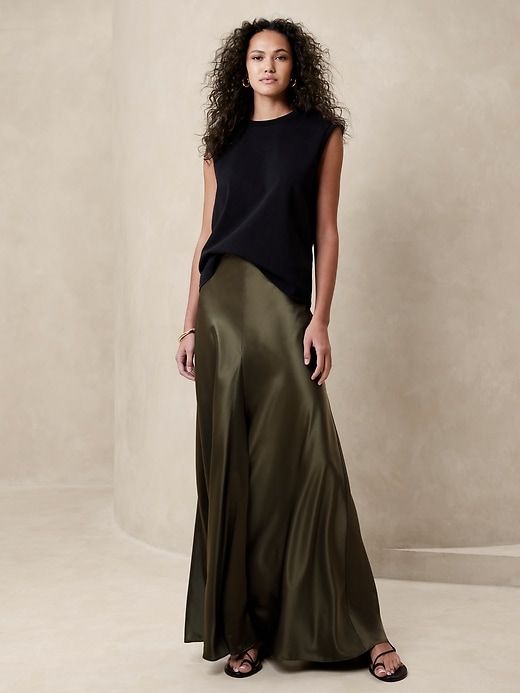 Serenade Silk Maxi Skirt | Banana Republic Silk Skirt Outfit Summer, Long Skirt Outfits For Summer, Silk Skirt Outfit, Long Satin Skirt, Long Silk Skirt, Satin Skirt Outfit, Black Silk Skirt, Skirt Outfit Summer, Runway Inspiration