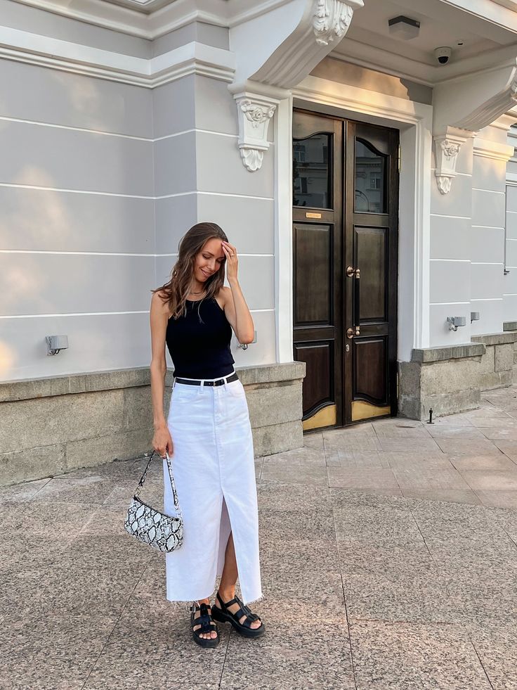 White Denim Skirt Outfit Summer, White Midi Skirt Outfit, Maxi Denim Skirt Outfit, White Denim Skirt Outfit, Midi Skirt Outfits Summer, Denim Skirt Outfit Summer, Denim Maxi Skirt Outfit, Maxi Skirt Outfit Summer, Denim Midi Skirt Outfit