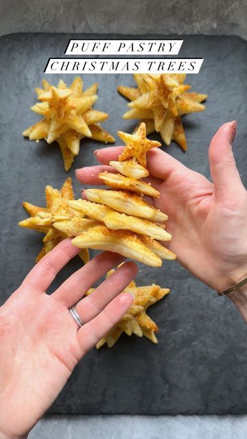 Puff Pastry Xmas Tree, Puff Pastry Christmas Trees, Puff Pastry Christmas Tree Appetizer, Puff Pastry Tree Christmas, Puff Pastry Shapes, Puff Pastry Stars, Christmas Tree Pastry, Puff Pastry Christmas Tree, Cheese Tree