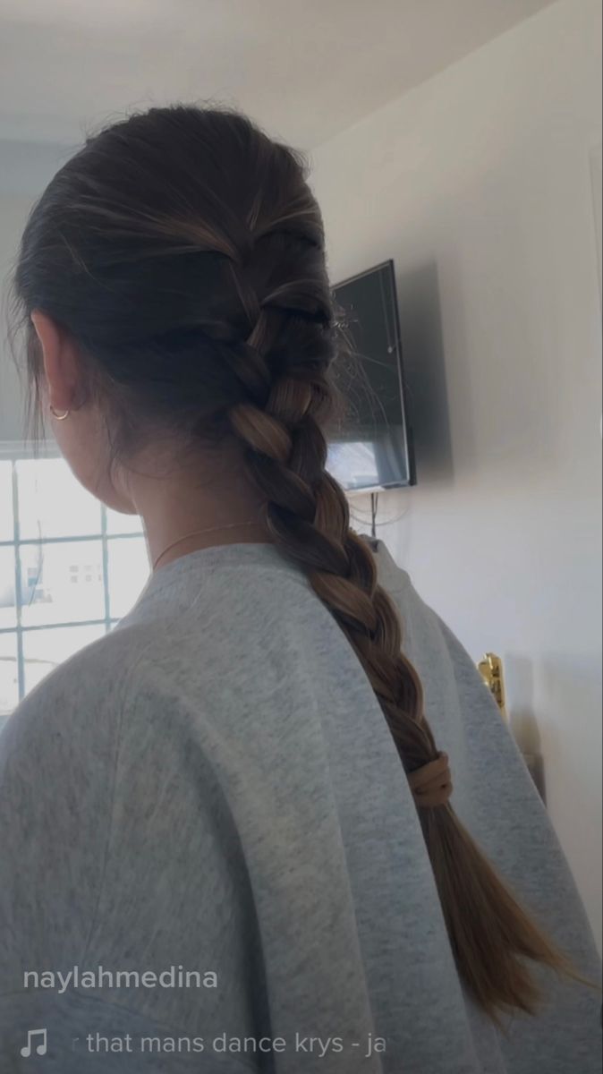 braid Copenhagen hairstyle clean girl messy aesthetic cute Dance Hairstyles Practice, Dance Class Hairstyles, Figure Skating Hairstyles, Hairstyle Straight Hair, Tennis Hairstyles, Hairstyle Examples, Hair Inspiration Long, Volleyball Hairstyles, Dance Hairstyles