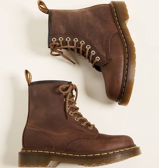 Brown Docs Aesthetic, Brown Boot Aesthetic, Cheap Doc Martens, Brown Leather Doc Martens, Doc Martens Brown Boots, Brown Doc Martens Aesthetic, Timberland Cortina Valley Outfit, Brown Dc Martins Outfits, Old Doc Martens