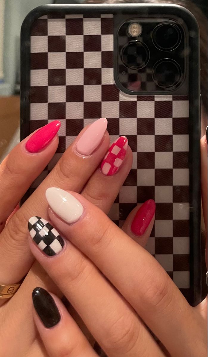 pink checker and black and white checker nails Essie ‘Fiji’ & OPI ‘strawberry margarita’ Black And White Checkered Nails, Pink Checkered Nails, Checked Nails, Checker Nails, Opi Strawberry Margarita, Checkerboard Nails, Essie Fiji, Pink Black Nails, Cherry Nail Art