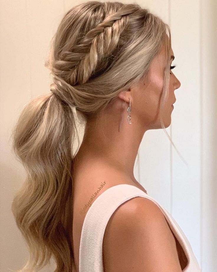 Beautiful fishtail braided ponytail on long blonde hair. Looking for some hair inspo? Get ready to turn heads this Valentine's Day with these stunning hairstyles! From romantic updos to flirty curls, we've got you covered. Whether you're celebrating with your special someone or hitting the town with your friends, these hairstyles will make you feel extra beautiful. Fishtail Braid Bridesmaid, Ponytail Fishtail Braid, Braid Bridesmaid Hair, Bridesmaid Hair Ponytail, Bridesmaid Hair Inspo, Bridemaids Hairstyles, Cute Prom Hairstyles, Updo Bridesmaid, Bridesmaid Hair Makeup