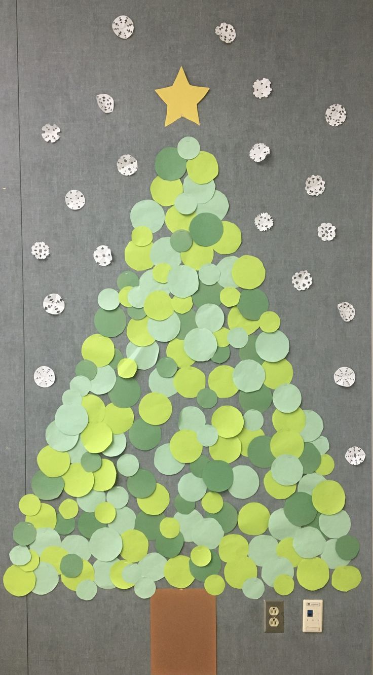 a christmas tree made out of paper circles