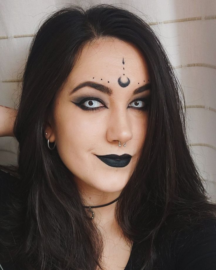 Crazy Witch Makeup, Witch Halloween Costume Make Up, Basic Witch Makeup Halloween, Mystic Witch Makeup, East Witch Makeup, Witch Makeup Looks Halloween, Easy Halloween Makeup Ideas Simple Witch, Occult Costume Ideas, Witch Look Make Up