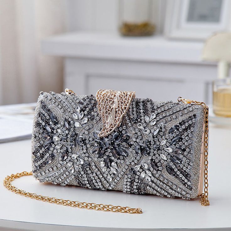 Add a touch of elegance to your evening party look with our exquisite Bridal Clutch Elegant Leaf Locker. This stunning clutch features a unique new design with intricate leaf patterns in a beautiful shade of blue, making it the perfect accessory for any bridal or special occasion outfit. Wedding Handbag, Pearl Clutch, Clutch Bag Wedding, Occasion Outfit, Luxury Clutch, Silver Clutch, Embroidered Clutch, Leaf Patterns, Gold Clutch