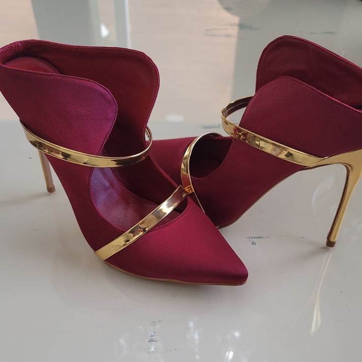 Beautiful Shoes Brand New Chic Slip-on Heels With Red Sole, Miu Miu Heels, Clear Block Heels, Fringe Heels, Anklet Designs, Chunky Heel Pumps, Leopard Heels, Badgley Mischka Shoes, Open Toed Heels