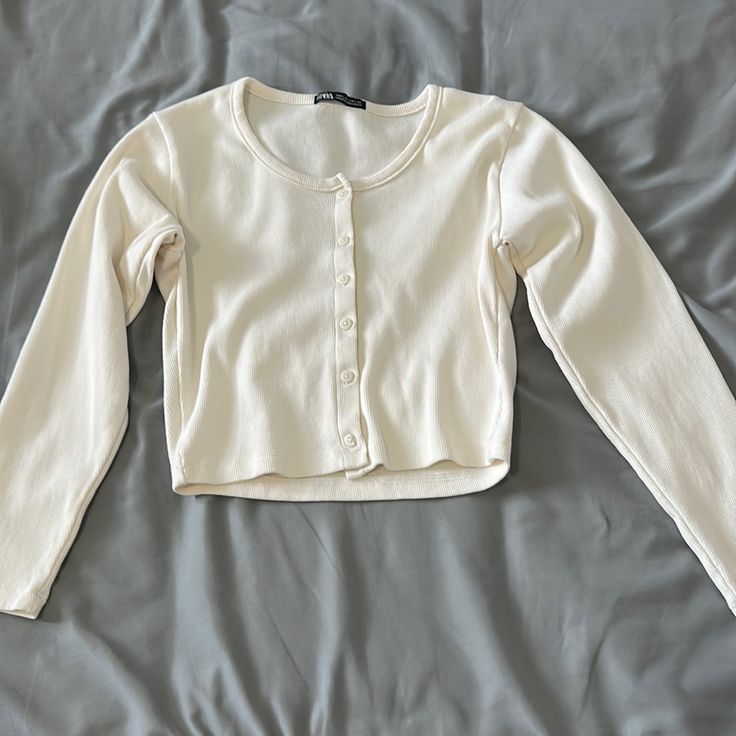 Brand New Zara Longsleeve/Cardigan Top (It Says Size L But I’m Usually A Size Xs/A And It Fits A Little Loose!) Cutest Zara Tops, Zara Long Sleeve Tops For Layering, Cream Button-up Tops For Layering, Fitted Cream Zara Cardigan, Zara Long Sleeve Tops In Solid Colors, Zara Cream Long Sleeve Tops, Zara Long Sleeve Summer Cardigan, Zara Winter Tops For Day Out, Zara Long-sleeved Cotton Cardigan