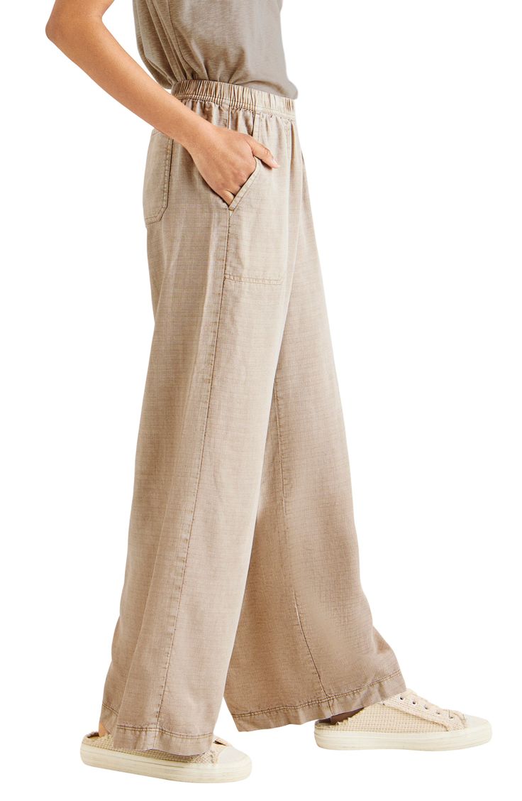 Capture that vibe wherever you are with these breezy lyocell and linen palazzo pants finished with a comfy elastic waist and handy pockets. 29" inseam; 29" leg opening; 11 3/4" front rise; 16 1/2" back rise (size Medium) Elastic waist 70% lyocell, 30% linen Machine wash, tumble dry Imported Full Length Wide Leg Pants With Pockets For Beach, Baggy Linen Bottoms For Vacation, Baggy Wide Leg Vacation Pants, Versatile Beige Linen Wide Leg Pants, Versatile Full Length Wide Leg Pants For Vacation, Bohemian High-waisted Wide Leg Pants With Pockets, Vacation Wide Leg Full Length Pants With Pockets, Bohemian Wide Leg Pants With Pockets, Relaxed Fit Wide Leg Pants For Vacation