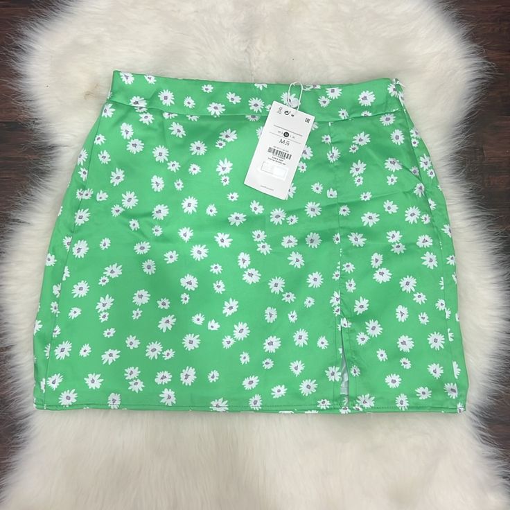 Bershka Skirt New With Tag Size: M Green Stretch Skirt For Summer, Green Stretch Skirt For Spring, Stretch Green Spring Skirt, Trendy Mini Skirt For Summer, Trendy High-waist Skirt For Spring, Trendy High Waist Skirt For Spring, Trendy Pleated Skirt For Spring, Trendy Mini Length Skort For Spring, Trendy High-waist Green Skirt