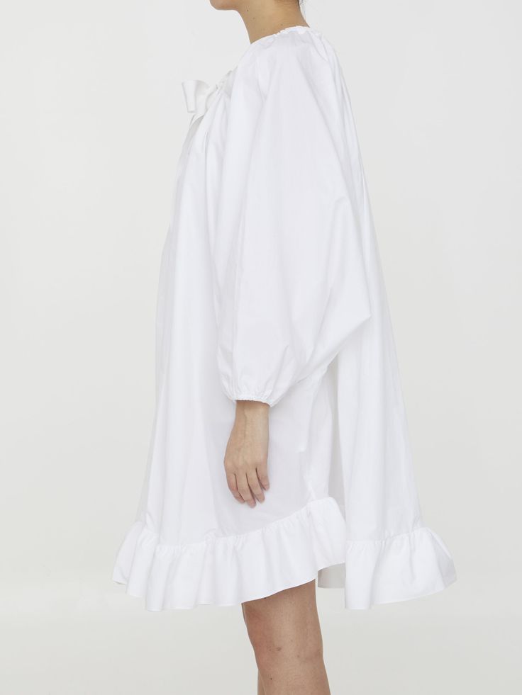 White recycled faille dress with ruffled hem. Stretch neckline with grosgrain drawstring and balloon sleeves with stretch cuffs. The model is 180cm tall and wears size 36.Size nationality: FR Product number: 4755680 Product code: DR1080017001W Composition: 100% cotton Long Sleeve Ruffled Dress With Voluminous Skirt, Long Sleeve Dresses With Ruffles And Voluminous Skirt, Daywear Dresses With Ruffles And Voluminous Skirt, Daywear Dress With Smocked Cuffs And Balloon Sleeves, Long Sleeve Puff Sleeve Dress With Ruffles For Daywear, Billowy Smocked Cuffs Dresses For Daywear, Daywear Ruched Dress With Balloon Sleeves, Balloon Sleeve Dress With Smocked Cuffs For Daywear, Bishop Sleeve Midi Dress With Ruffles For Daywear