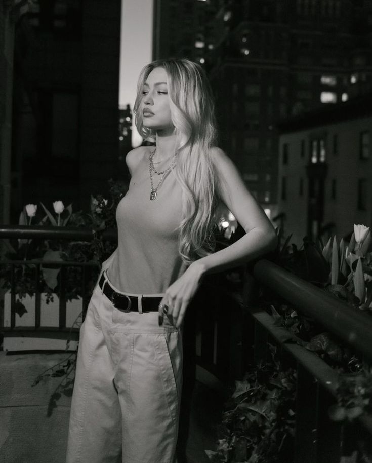 Jelena Hadid, Zayn Gigi, 90s Model Aesthetic, Guest In Residence, Bella Gigi Hadid, Hadid Sisters, Bella Hadid Outfits, Hadid Style, Gisele Bundchen