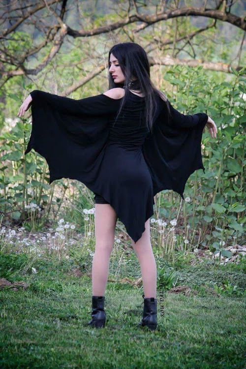 Cute Cosplay Costumes, Bat Costume, Bat Halloween, Gothic Models, Fashion Victim, Gothic Beauty, Gothic Dress, Gothic Girls, Gothic Outfits