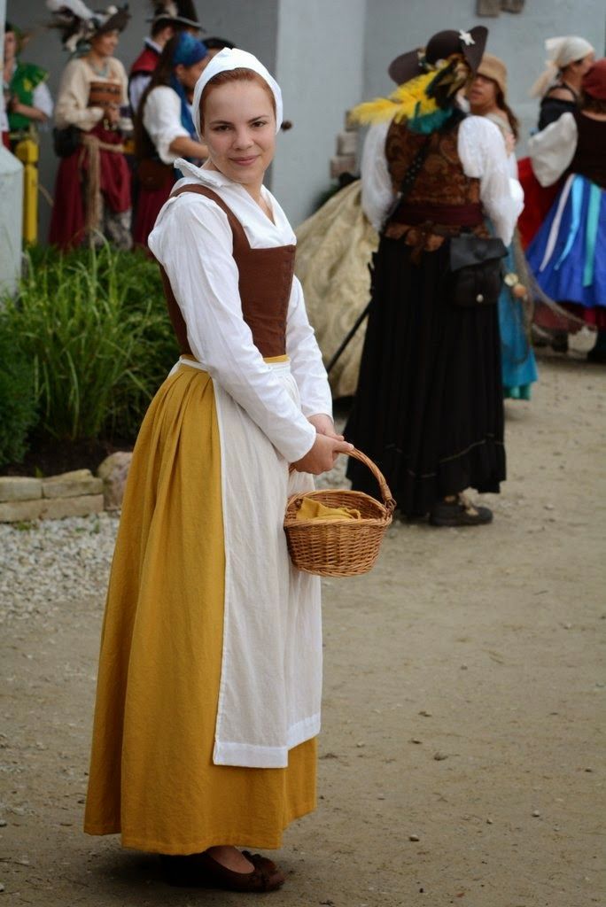 HSF#17: Yellow | The Girl with the Star-Spangled Heart: HSF#17: Yellow 16th Century English peasant Peasant Clothing, Peasant Costume, 17th Century Clothing, Tudor Period, Beauty And The Beast Costume, Tudor Fashion, Tudor Costumes, 17th Century Fashion, Fest Outfits