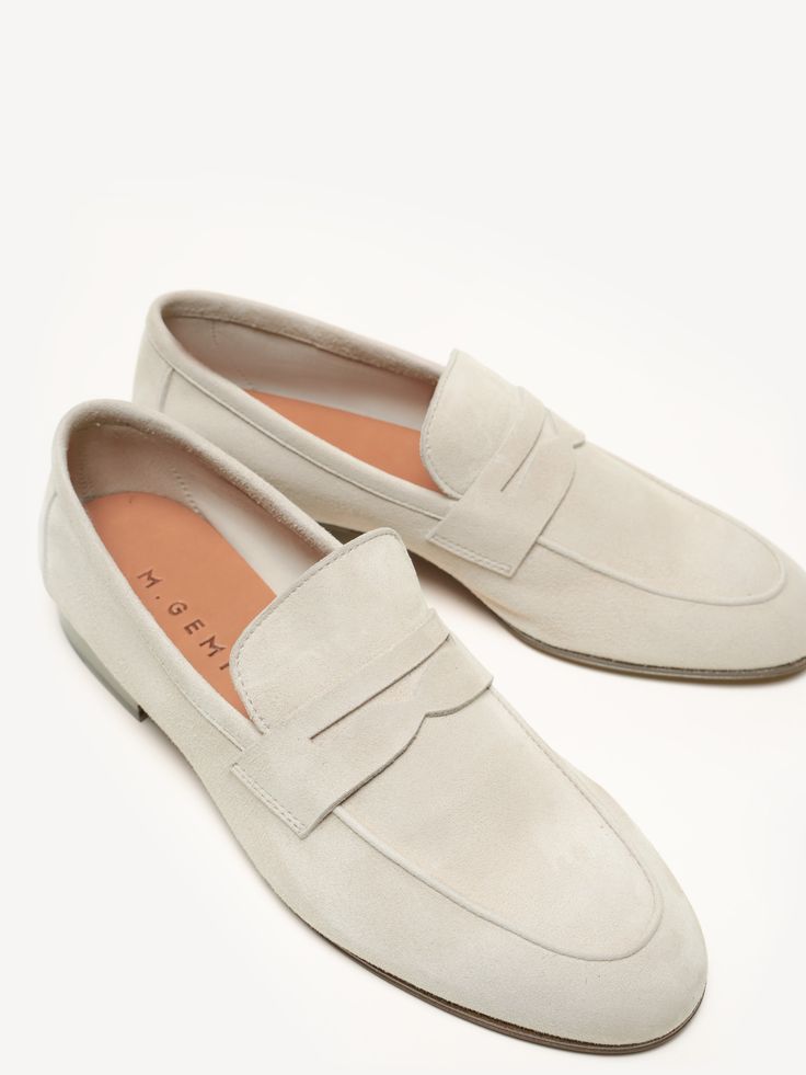 The Sacca Donna is our true Italian-style loafer, sewn by hand in luxuriously soft suede. Unlined for ultimate flexibility, it’s a slip-on so popular our first batch was an immediate sellout. Business Loafers With Suede Lining And Flat Heel, Classic Suede Slip-ons With Flat Heel, Modern Beige Loafers With Textured Sole, Timeless Suede Loafers With Round Toe, Classic Suede Slip-ons With Almond Toe, Beige Formal Loafers With Textured Sole, Business Beige Loafers With Stitched Sole, Formal Suede Tassel Loafers For Spring, Suede Loafers With Flat Heel For Business