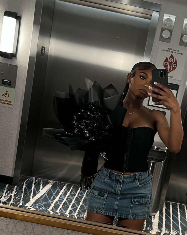 Bustier Top With Skirt, Photo Dress Photoshoot, Black Photo Shoot Outfits, Birthday Skirt Outfits Black Women, Black Corset Outfit Black Women, Classy Bday Outfits, Cute Date Outfits Black Women, 18th Birthday Outfit Ideas Casual, 15th Birthday Outfit Ideas