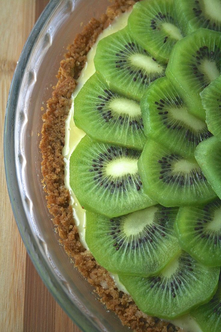 there is a pie with kiwi slices on it