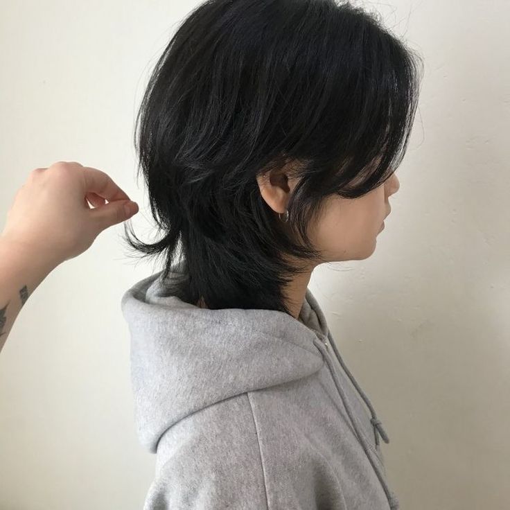 Korean Tomboy, Bridgerton Wallpaper, Bridgerton Series, Wolf Cut Hair, Short Hair Tomboy, Short Grunge Hair, Korean Short Hair, Asian Short Hair, Hair Inspiration Short