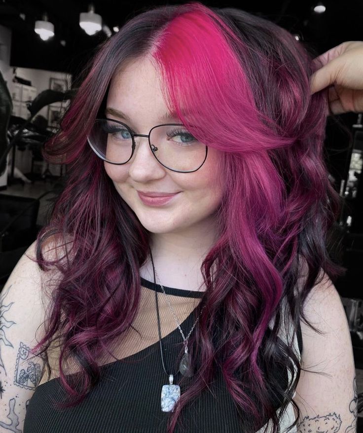 pink and black hair Red Pink And Black Hair, Black Hair With Pink Front Pieces, Pink Bangs Black Hair, Black Highlight Hair, Black And Pink Hair Ideas, Colored Tips Hair, Hair Chunky Highlights, Pink Chunky Highlights, Black And Pink Hair