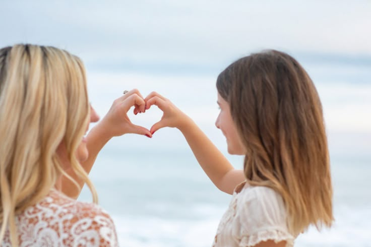 Beach Mom Daughter Photos, Mother Daughter Beach Pictures Photo Ideas, Mother And Daughters Beach Photos, Mommy Me Beach Photos, Mommy And Daughter Beach Pictures, Beach Family Photography Poses, Mom And Daughter Beach Pictures, Beach Pictures For Kids, Mommy Daughter Beach Photos