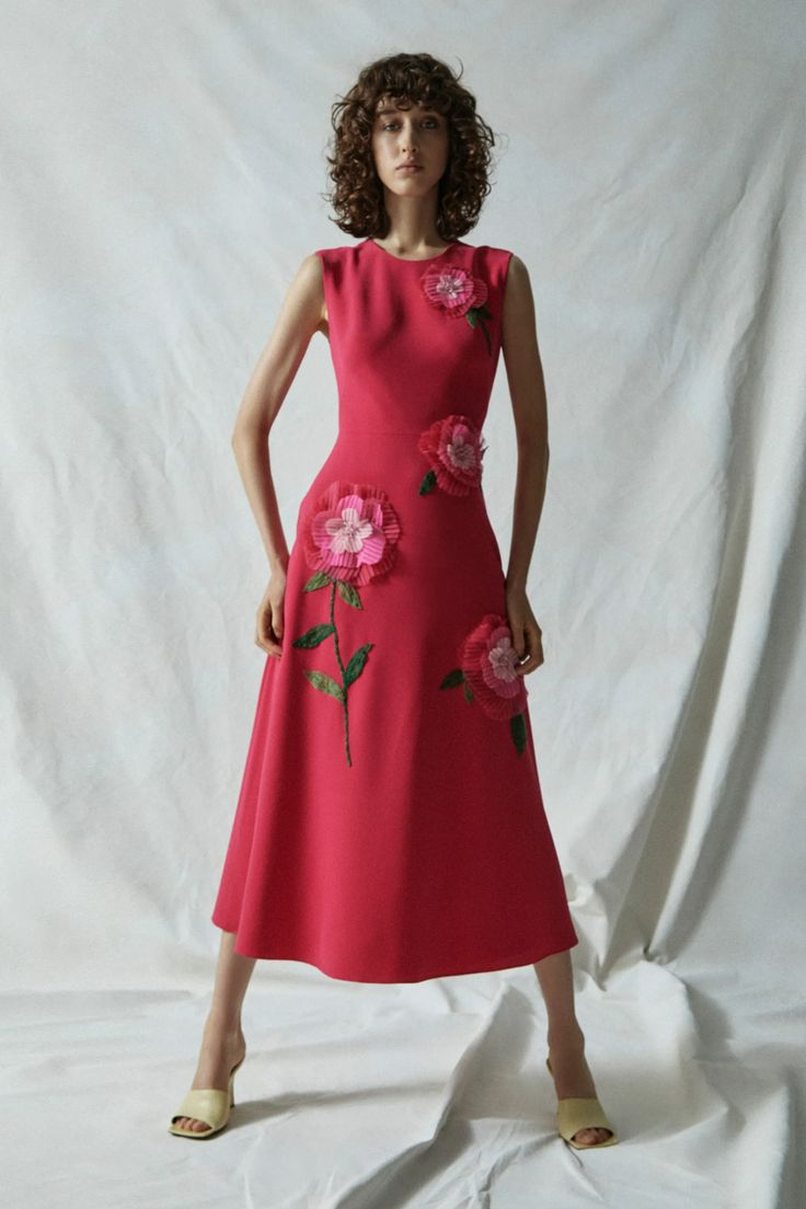 Lela Rose Spring 2024 Ready-to-Wear Fashion Show | Vogue Lela Rose Dress, Fashion Runway Show, Rose Clothing, Rose Fashion, Floral Cocktail Dress, Full Skirt Dress, Lela Rose, Fashion 2024, Spring 2024