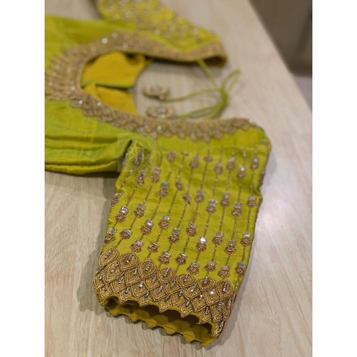 Green Blouse Designs, Blouse Works, New Saree Blouse Designs, Traditional Blouse Designs, Maggam Works, Lehenga Blouse Designs, Cutwork Blouse Designs, Wedding Blouse Designs, Sari Blouse Designs