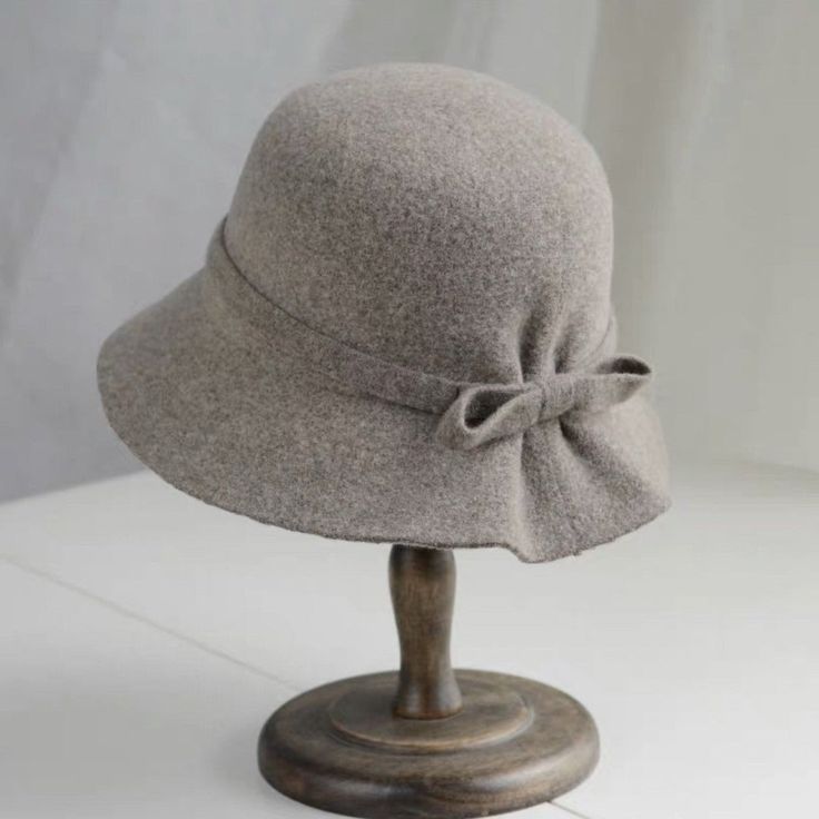 This item is HANDMADE -Material: 100% Wool-Size: 53-58cm (adjustable)Cute wool cloche hat with a variety of colours to choose! Carefully hand-knitted, this hat is made of a soft 100% wool that can keep you warm and comfortable in winter! This hat is foldable so it is easy to carry. There is string inside the hat so it is also adjustable. An ideal gift for her! 1920s Hats, Wool Bucket Hat, Wool Cloche Hat, 1940s Hats, Cloche Hats, Knit Beret, Personalized Hats, Elegant Hats, Wool Berets