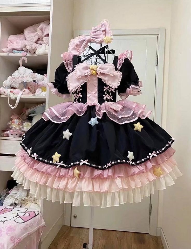 Kawaii Tops, Magical Girl Outfit, Kawaii Outfit Ideas, Old Fashion Dresses, Kawaii Fashion Outfits, Kawaii Dress, Sweet Lolita, Really Cute Outfits, 가을 패션