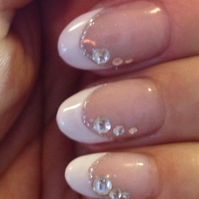 Simple Nails With Gems, Round French Tips, Nail Design Gems, Nail Gem Designs, Checker Vest, Girly Acrylic Nails, Her Nails, Pretty Gel Nails, Really Cute Nails