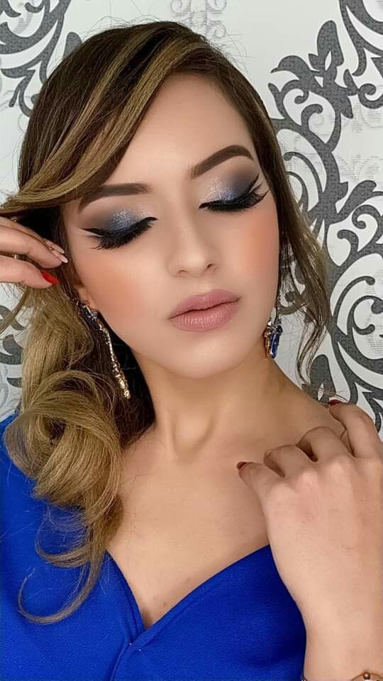 Makeup To Match Navy Dress, Eye Makeup Looks For Blue Dress, Bridesmaid Makeup Navy Blue Dress, Navy Blue Dress Makeup Look, Make Up For Royal Blue Outfit, Make Up Royal Blue Dress, Make Up For Royal Blue Gown, Eyeshadow For Navy Blue Dress, Makeup For Dusty Blue Dress