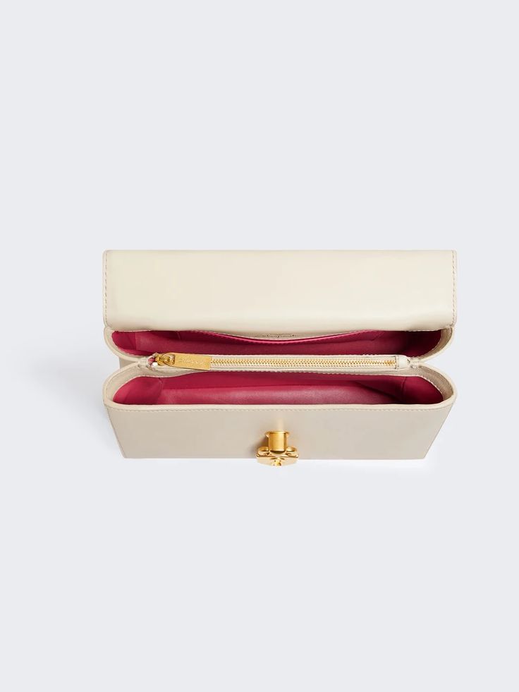 [vc_row][vc_column width=”1/3″][vc_column_text text_larger=”no”] Schiaparelli Schiaparelli Secret Bag A bag crafted from smooth ecru lambskin. It is secured with a gilded brass toggle clasp in the form of a Padlock with black enamel detailing.   The bag is carried by hand with a top handle fastened with gilded brass fasteners.   Removable leather shoulder strap.   Height 17,5cm, Width 24,5cm, Depth 6cm. Schiaparelli Secret Bag has been a staple of the fashion world for de Rectangular Box Bag With Gold-tone Hardware For Shopping, Designer Rectangular Baguette Bag With Detachable Handle, Cream Evening Box Shoulder Bag, Designer Beige Rectangular Case Bag, Formal Beige Rectangular Baguette Bag, Rectangular Flap Bag With Gold-tone Hardware For Shopping, Cream Rectangular Baguette Bag For Travel, Cream Rectangular Shoulder Bag For Evenings, Cream Rectangular Shoulder Bag For Evening