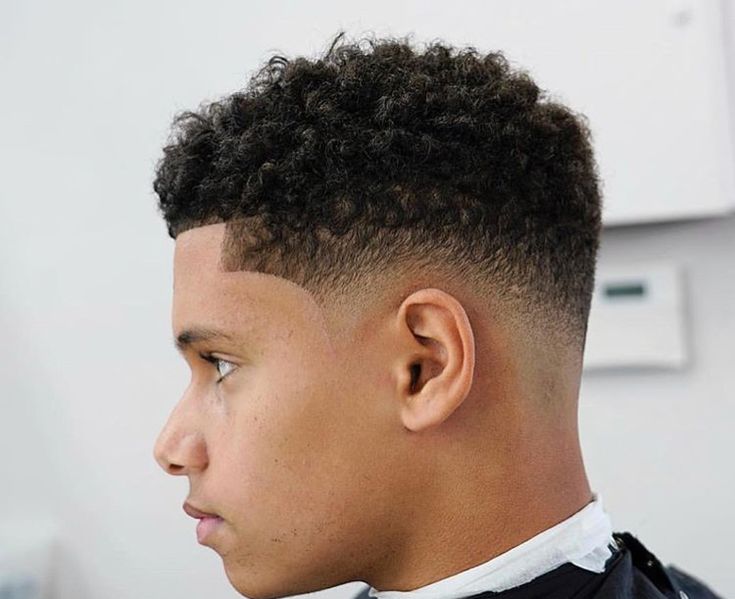 Mixed Guy Haircut, Black Guys Haircut, Men's Curly Haircut, Drop Fade Haircut Black Men, Curly Haircuts Men, Men’s Hairstyles, Haircut For Men Fade, Black Fade Haircut, Afro Haircuts