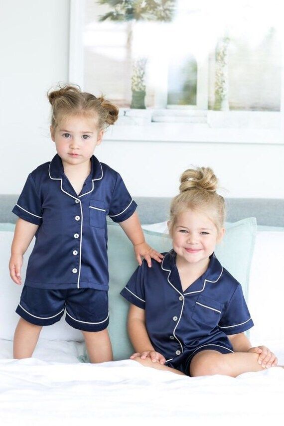 🔅 50 %  SALE   is   LIVE 🔅 Description Baby kids pajama sets is made of satin fabric , silky-smooth, very softly and comfy. Lightweight and skin-friendly material care for children both girls and boys. FEATURE - Unisex satin Pjs set with long sleeved button-down top and elastic waist pants, making your kids feel relax. Classic notch collar,chest pocket lend sophisticated detail. ⭐️⭐️ LISTING FEATURES ⭐️⭐️ ⭐️Shirt + Pajamas ⭐️ Long Sleeve / Short Sleeves (Please mention it in personalization) ⭐ Birthday Pajamas, Pijama Satin, Sleeping Wear, Pajamas For Kids, Kids Spa Party, Daughter Graduation, Satin Pjs, Girl Pajamas, Kids Spa