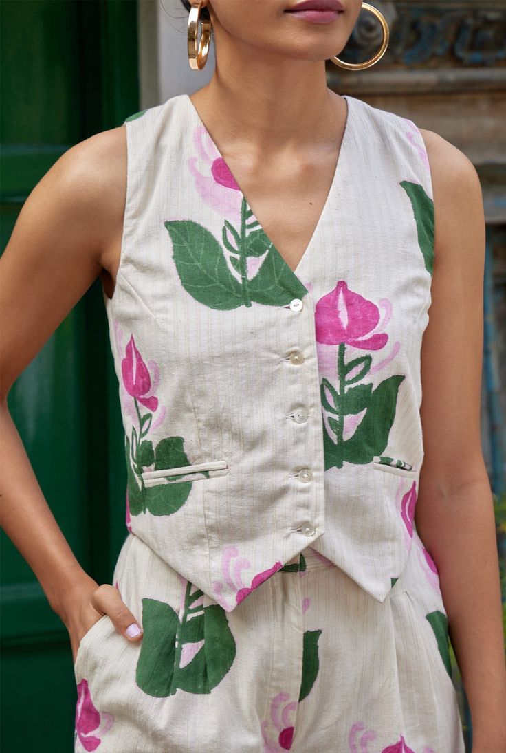 We love that the waistcoat is back on the fashion radar, this one is crafted in handwoven cotton and hand block printed in floral motifs. Wear it with matching trousers for a head-turning look. We believe customers have a right to know how their product was made.3 meters of handloom cotton sourced from West Bengal has been used for this piece. Hand printed by our artisans in Jaipur, manufactured in our workshop at Pune India. This product is hand-printed in Jaipur, India using traditional techni Midsize Outfits Summer, Crop Top Sewing Pattern, Waistcoat Outfit, Printed Kurti Designs, Free Crop Tops, Baby Dress Diy, Hand Art Kids, Tailored Clothes, Crop Top Designs